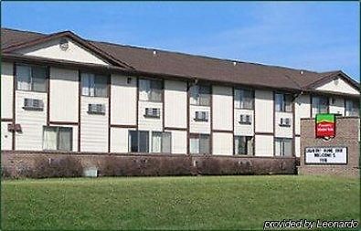 Cobblestone Inn & Suites - Trenton Экстерьер фото
